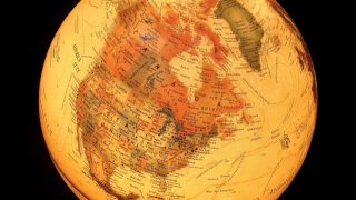 国产动漫斗罗大陆第四季截图，主角在能量爆发场景中展现强大斗技，特效绚丽